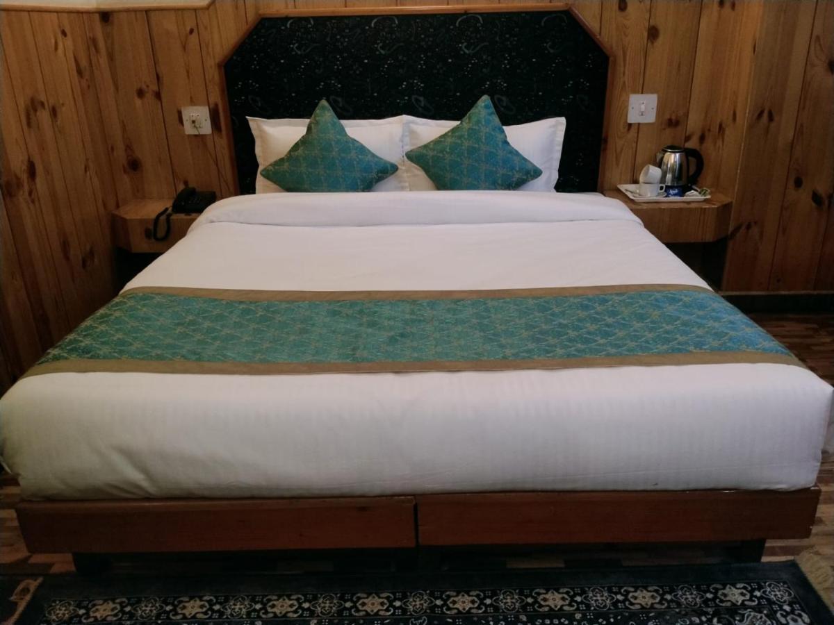 Hotel Yak Manali  Bagian luar foto