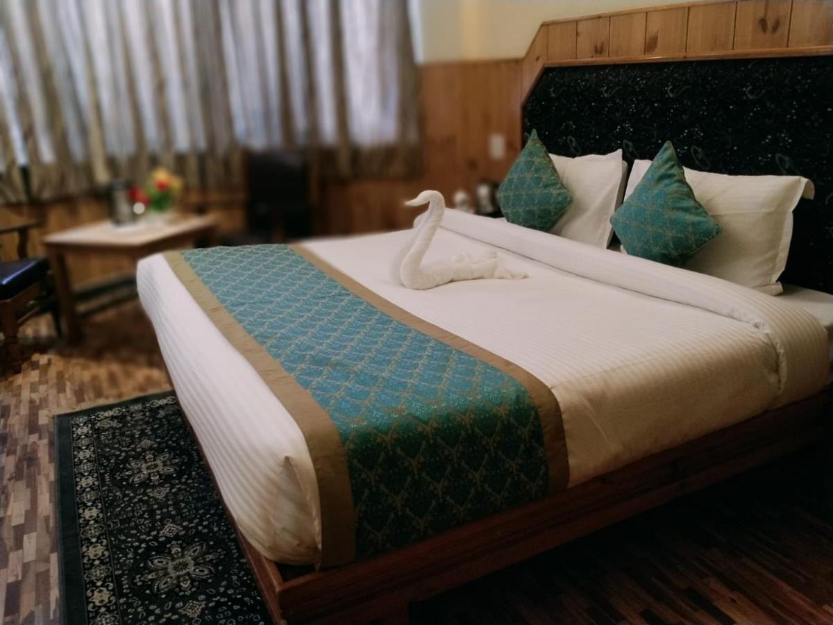 Hotel Yak Manali  Bagian luar foto
