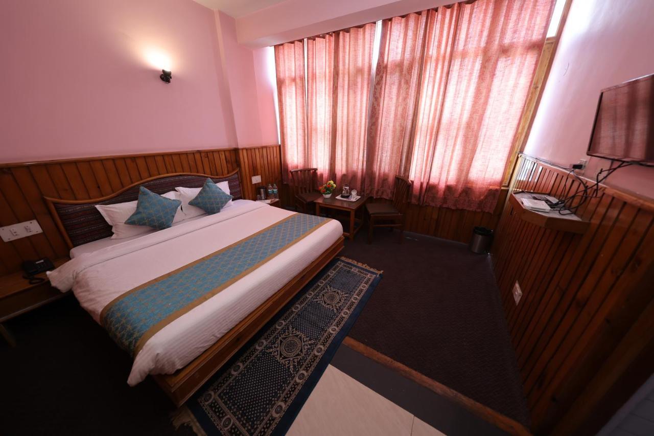 Hotel Yak Manali  Bagian luar foto