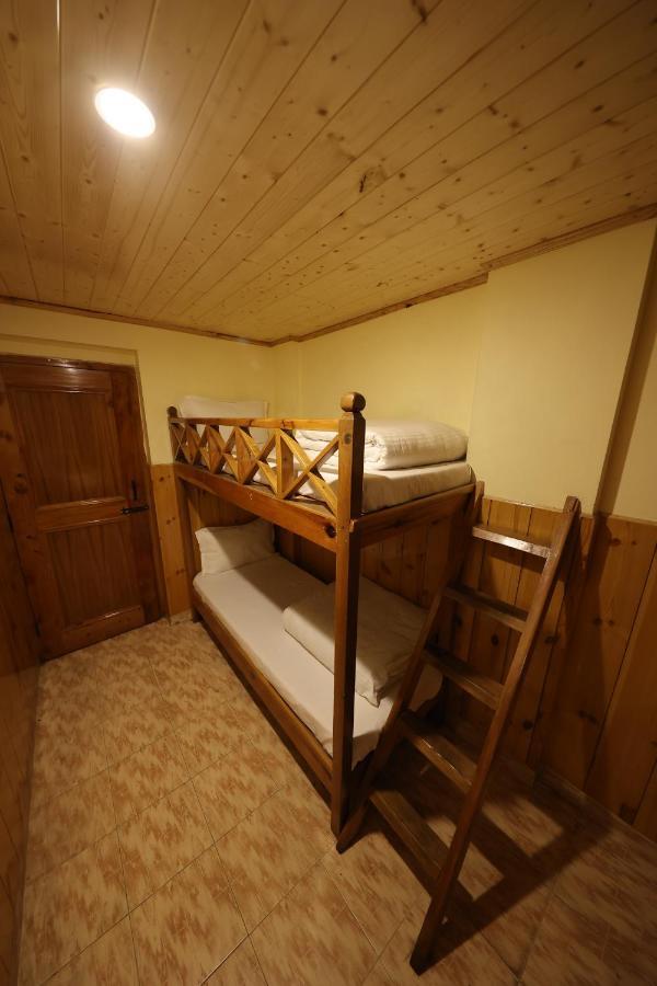 Hotel Yak Manali  Bagian luar foto
